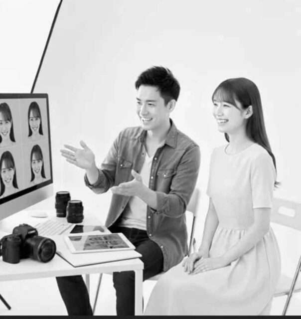 カメラとコンピュータの前