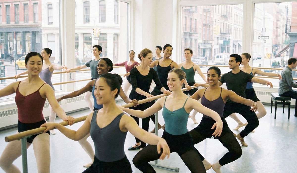 バレエのバーレッスン