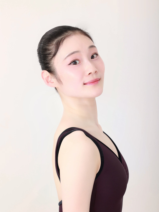 バレリーナのポーズを取る