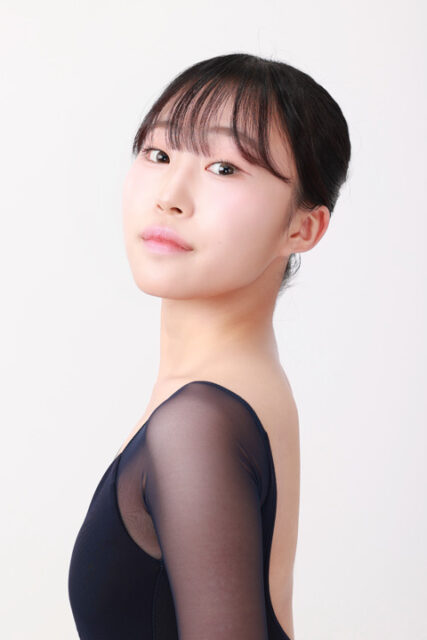 エレガントなポーズのダンサー