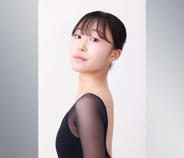 肩を下ろし、首を長く、究極のバレエ顔