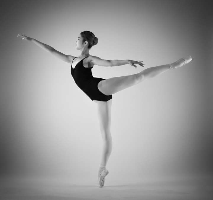 優雅なバレリーナのポーズ
